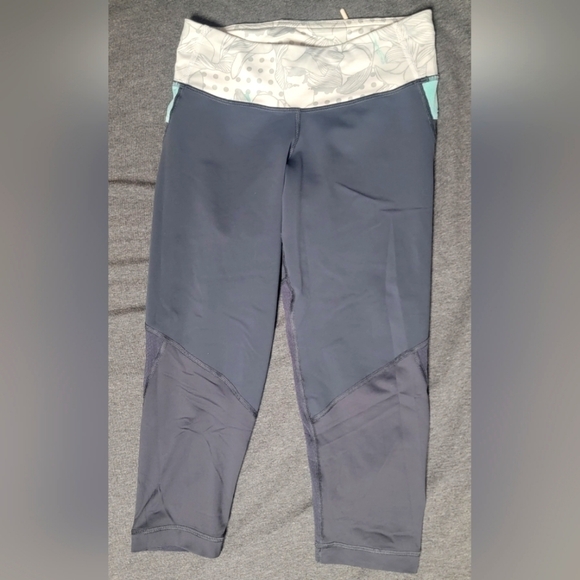 087- Lululemon Gray Floral Waist legging - Picture 1 of 3